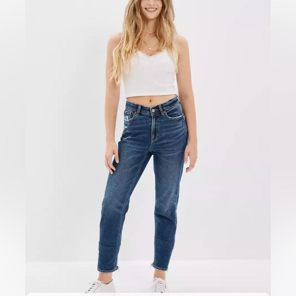 American Eagle Stretch High V Rise Mom Jean